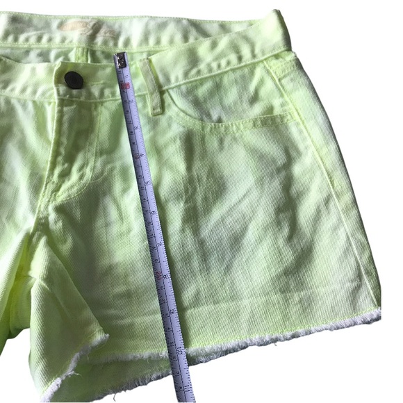 ✨Sold✨ Old Navy Neon Bleach Dyed Yellow The Diva Jean Shorts Size 4 - Picture 3 of 12